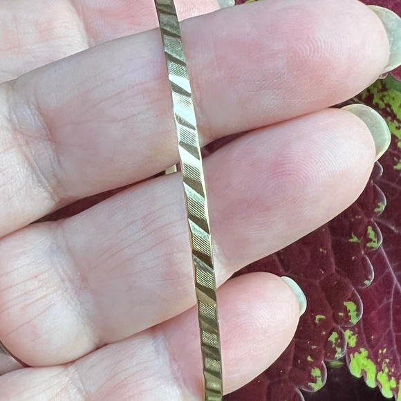 Jewelry - VINTAGE EUROPEAN 14K YELLOW GOLD ORNATE DESIGN BANGLE BRACELET GREAT STACKING